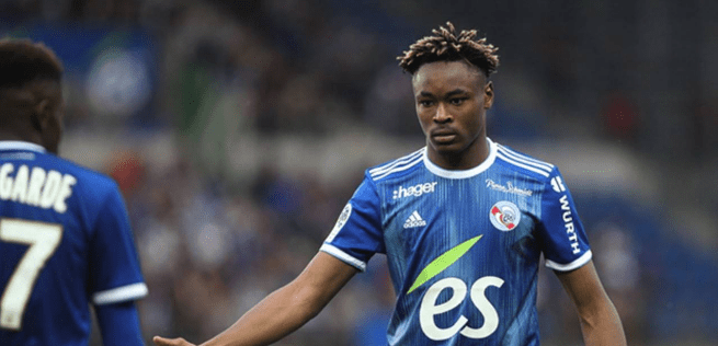  斯特拉斯堡门将连续扑点创纪录  